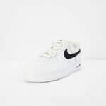 Nike Air Force 1 '07 trainers in white and black