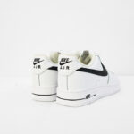 Nike Air Force 1 '07 trainers in white and black