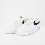 Nike Air Force 1 '07 trainers in white and black