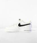 Nike Air Force 1 '07 trainers in white and black